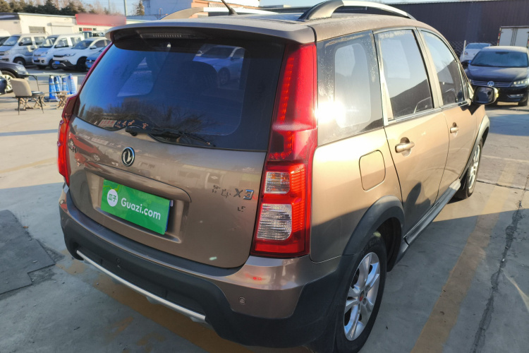 东风风行 景逸X3 2015款 1.5L 豪华型车身外观7