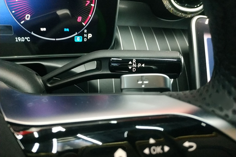 奔驰C级 2023款 改款二 C 260 L 运动版局部细节18