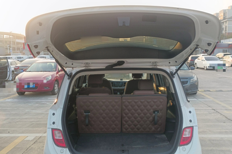 别克GL6 2019款 18T 6座互联豪华型 国VI机舱底盘23