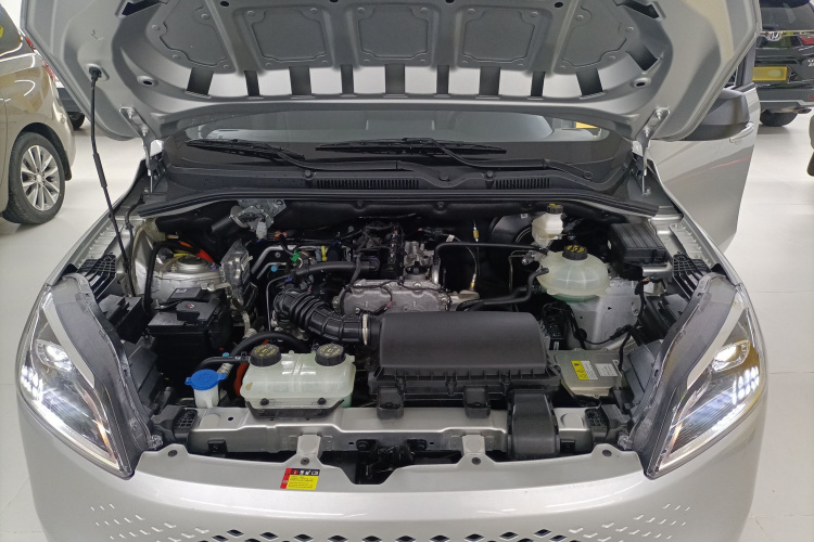 五菱汽车 五菱宏光新能源 2025款 增程式混动 50KM 舒适型机舱底盘24