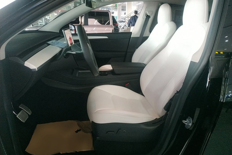 特斯拉 Model Y 2022款 后轮驱动版中控内饰19