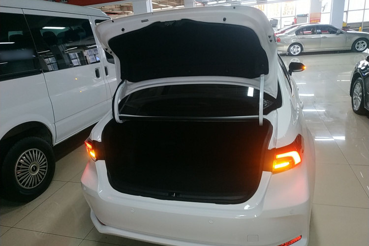 丰田 卡罗拉 2024款 1.8L 智能电混双擎 精英版机舱底盘23