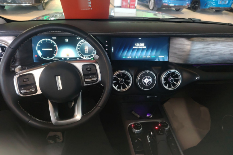 坦克300 2021款 越野版 2.0T 征服者中控内饰7002