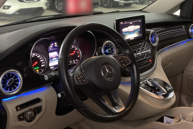 奔驰V级 2016款 V 260 领航版中控内饰7002