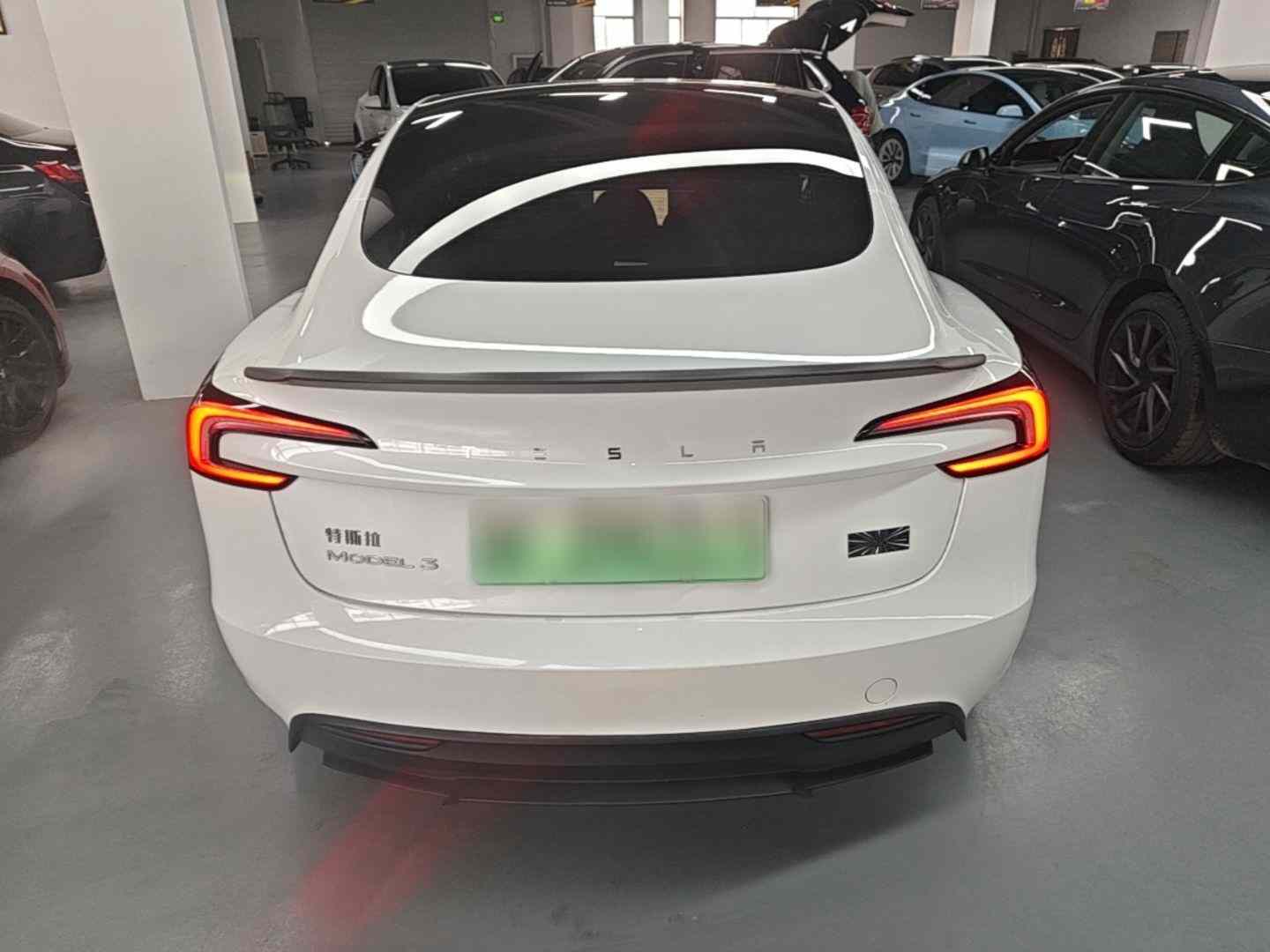 特斯拉 Model 3 2024款 高性能全轮驱动版(4)