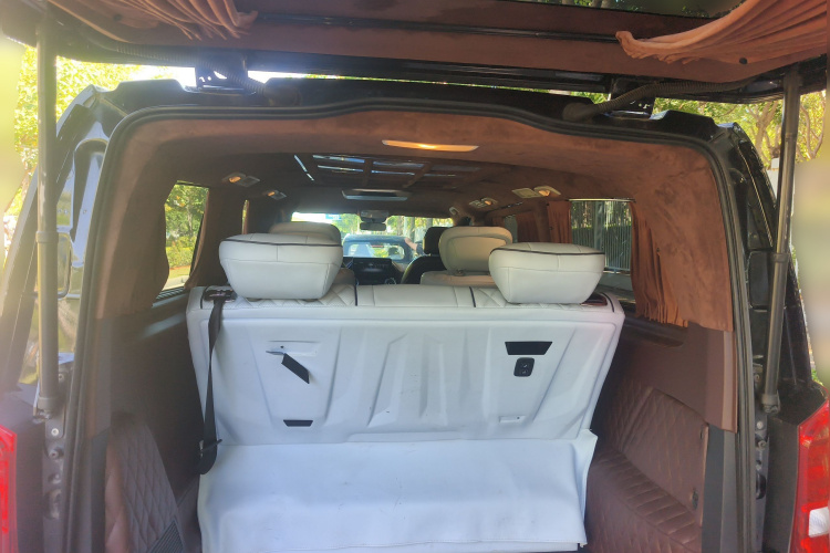 奔驰 威霆 2020款 2.0T 精英版 7座中控内饰23