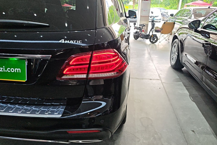 奔驰GLE 2018款 GLE 400 4MATIC 臻藏版车身外观6005