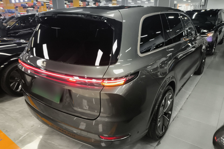 理想汽车 理想L9 2025款 Ultra 智能焕新版车身外观7