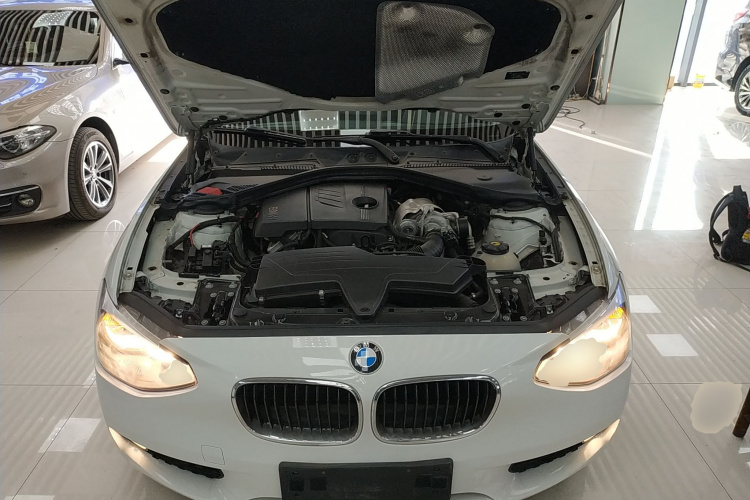 宝马1系(进口) 2013款 改款 116i 领先型机舱底盘24