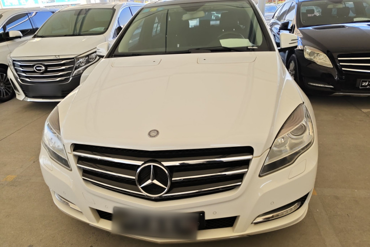 奔驰R级 2014款 R 320 4MATIC 商务型车身外观2