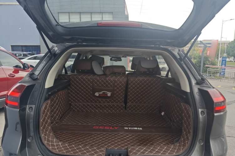 吉利汽车 博越 2018款 1.8TD 自动两驱智尊型4G互联版机舱底盘23