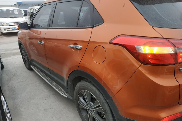 北京现代ix25 2015款 1.6L 自动两驱智能型GLS车身外观4