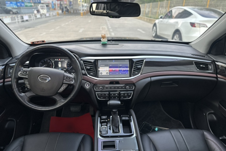 广汽传祺 传祺GS8 2017款 320T 两驱豪华智联版（七座）中控内饰7004