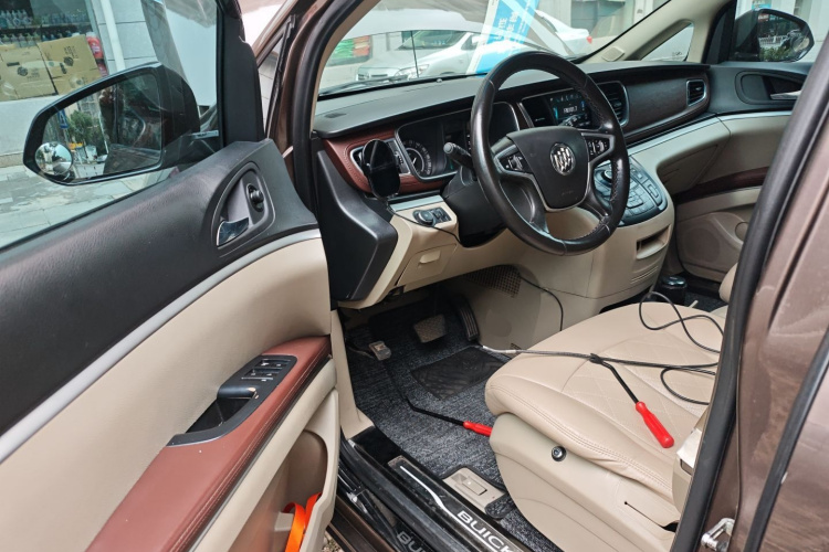 别克GL8 2017款 25S 尊贵型 国V中控内饰20