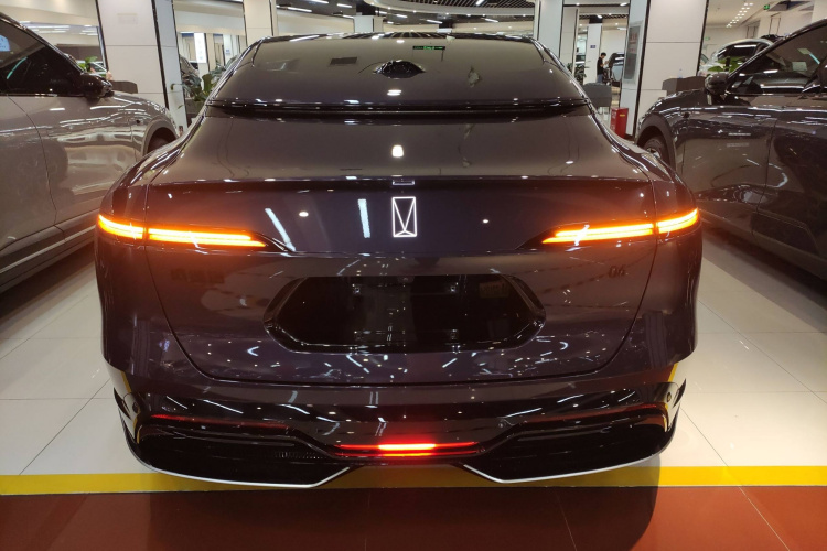 阿维塔06 2025款 Ultra纯电版车身外观6004