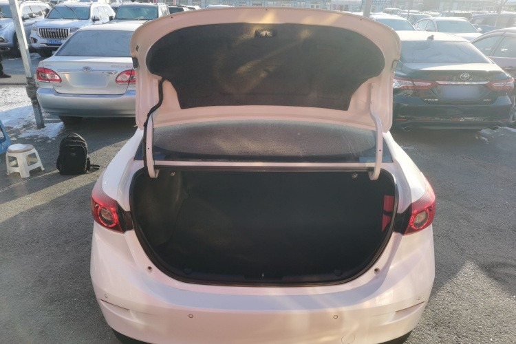 马自达3 昂克赛拉 2019款 云控版 三厢 1.5L 自动豪华型 国VI机舱底盘23