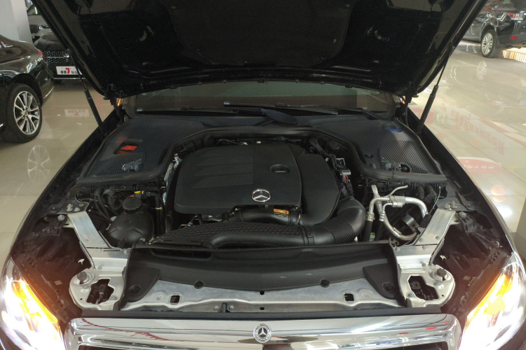 奔驰E级 2019款 改款 E 300 L 运动时尚型机舱底盘24