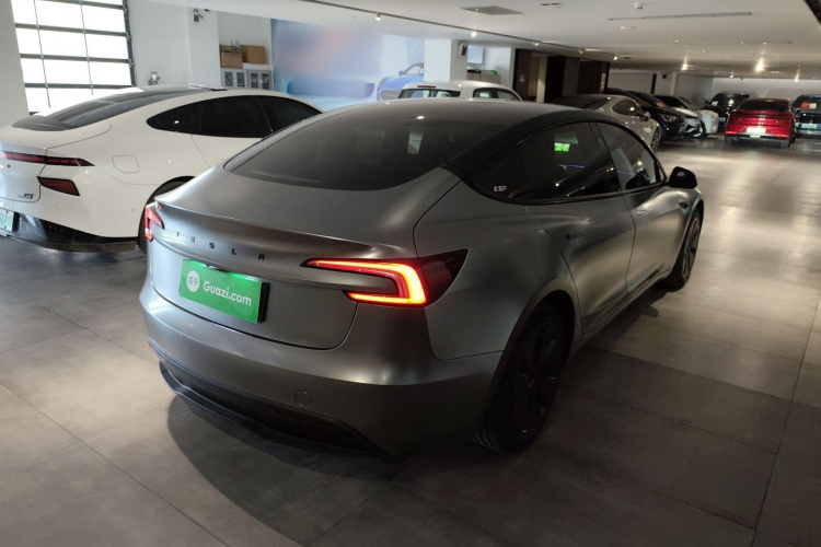 特斯拉 Model 3 2023款 后轮驱动版车身外观7