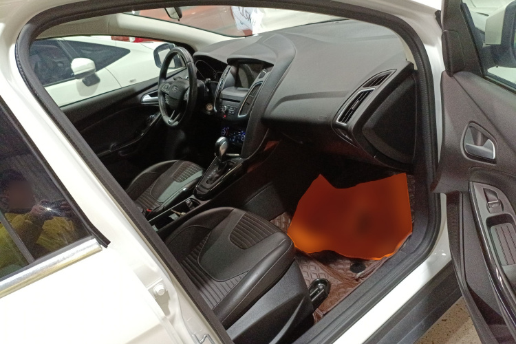 福特 福克斯 2018款 两厢经典 EcoBoost 180 自动精英型局部细节41