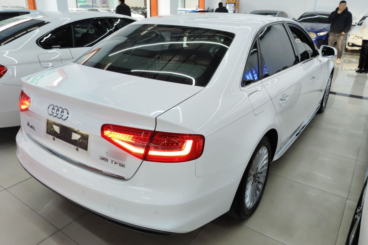 奥迪A4L 2016款 35 TFSI 典藏版 S line舒适型车身外观6005