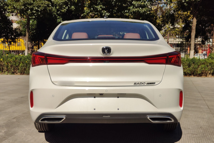 长安 逸动 2025款 PLUS 1.4T 双离合高能版车身外观6004