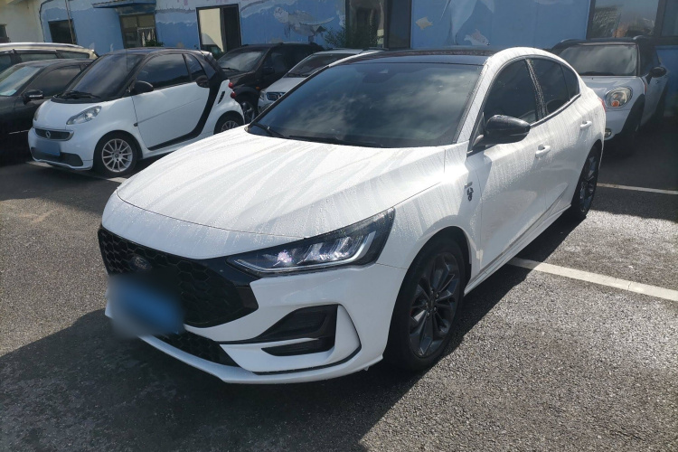 福特 福克斯 2022款 三厢 EcoBoost 180 自动ST Line车身外观1