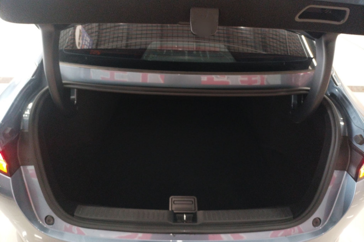 小鹏P5 2022款 460E+机舱底盘23