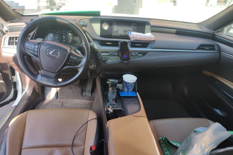 雷克萨斯ES 2018款 200 卓越版 国V中控内饰7002