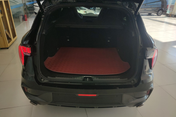 领克01 2021款 2.0TD 四驱暗夜版中控内饰23