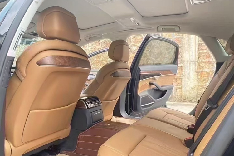 奥迪A8 2018款 A8L 55 TFSI quattro投放版尊享型中控内饰7002