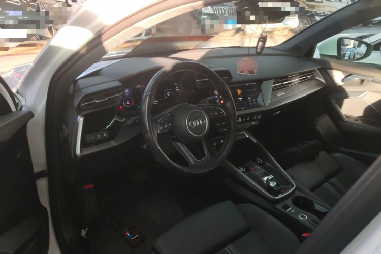 奥迪A3 2023款 改款 A3L Limousine 35 TFSI 时尚运动型中控内饰12