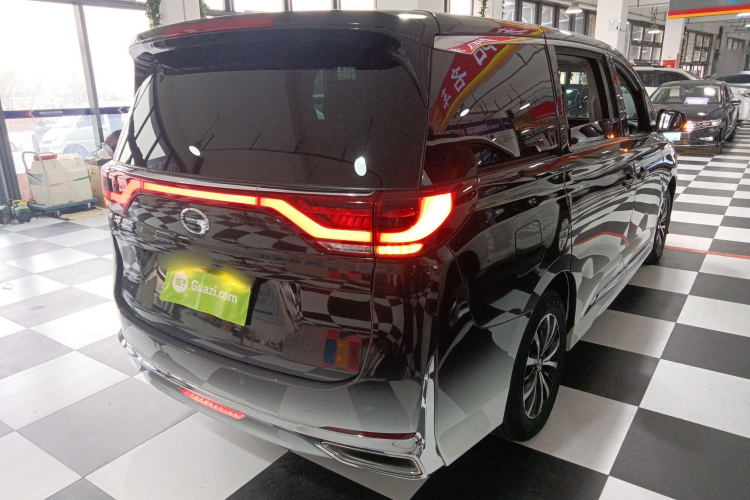 广汽传祺 传祺M8 2023款 领秀系列 390T 尊享版车身外观7