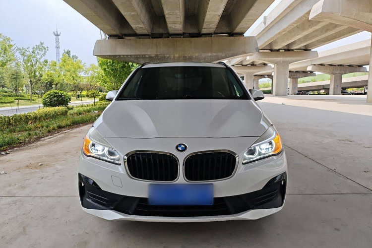 宝马2系旅行车 2018款 218i 时尚型车身外观2