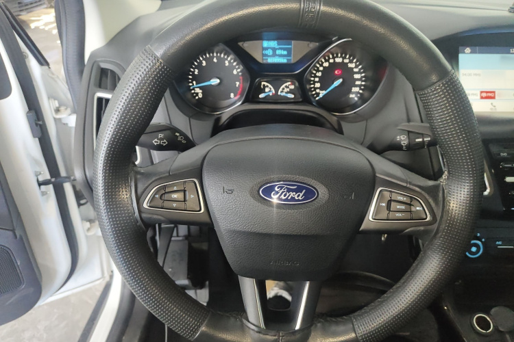 福特 福克斯 2018款 两厢经典 1.6L 自动风尚型智行版局部细节13