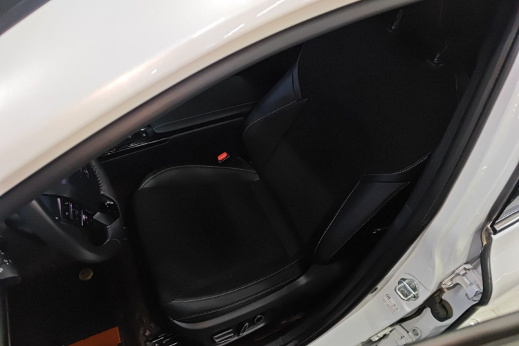 丰田 凯美瑞 2024款 双擎 2.0HXS 运动Plus版中控内饰19