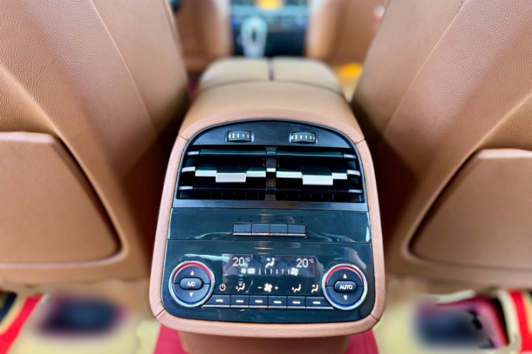 玛莎拉蒂 总裁 2013款 3.0T 标准型中控内饰7010