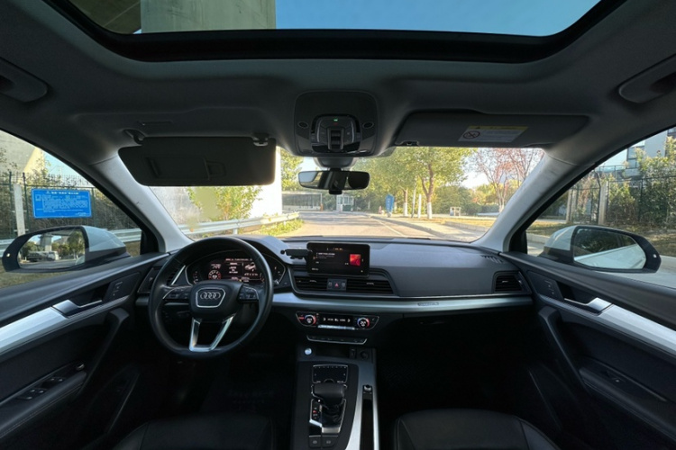 奥迪Q5L 2020款 40 TFSI 荣享时尚型中控内饰7010