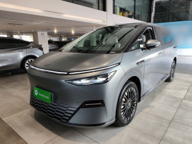 小鹏X9 2025款 650长续航 Max