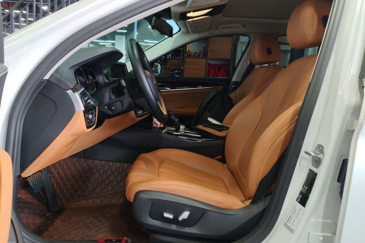 宝马5系 2018款 528Li 上市特别版中控内饰19