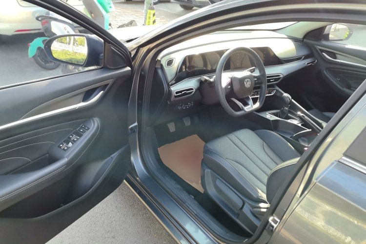 长安 逸动 2021款 PLUS 1.6L GDI 手动精英型中控内饰20