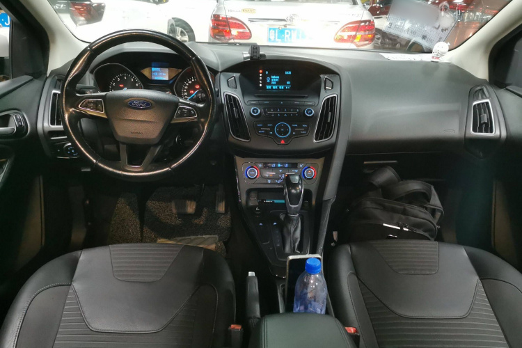 福特 福克斯 2015款 三厢 EcoBoost 125 自动超能风尚型中控内饰7002