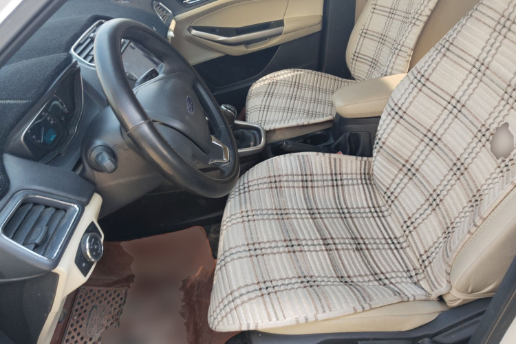 福特 福睿斯 2017款 改款 1.5L 手动舒适型中控内饰19