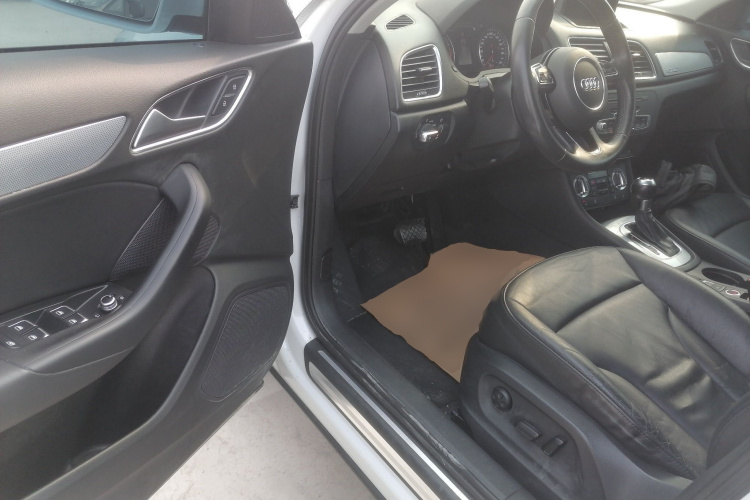 奥迪Q3 2015款 35 TFSI quattro 技术型中控内饰20