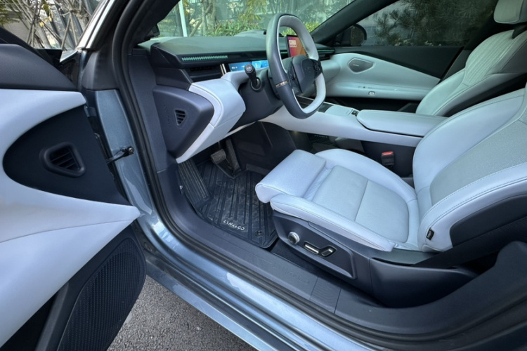 领克Z10 2024款 95kWh 702km四驱智驾Ultra中控内饰7003