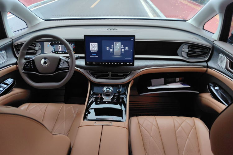 腾势D9 2022款 DM-i 1040 尊贵型中控内饰7004