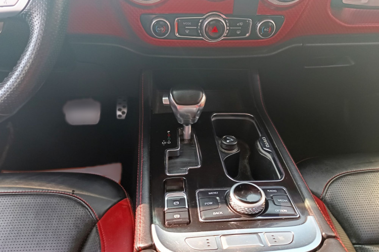 北京越野 北京BJ40 2018款 PLUS 2.3T 自动四驱旗舰版 国V局部细节18