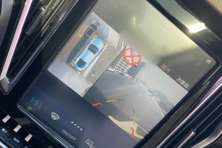 众泰T700 2017款 1.8T 双离合尊贵型中控内饰7009