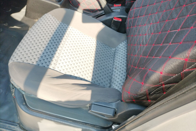 五菱汽车 五菱之光 2020款 1.2L 厢式运输车实用型 国VI 2座 LSI局部细节19