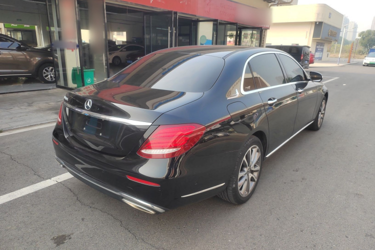奔驰E级 2019款 E 260 L车身外观7