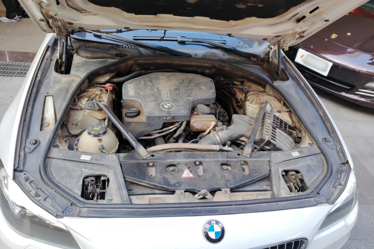 宝马5系 2014款 525Li 豪华设计套装机舱底盘24